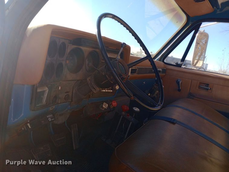 image for item EN8610 1989 Chevrolet  C70 Custom Deluxe dump truck