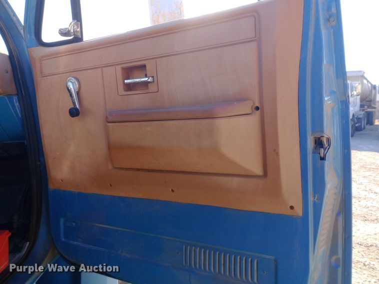 image for item EN8610 1989 Chevrolet  C70 Custom Deluxe dump truck