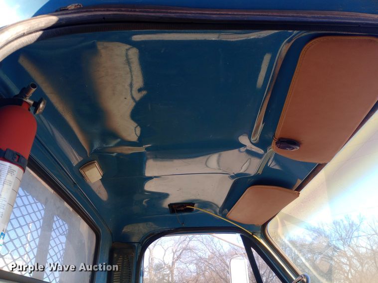 image for item EN8610 1989 Chevrolet  C70 Custom Deluxe dump truck