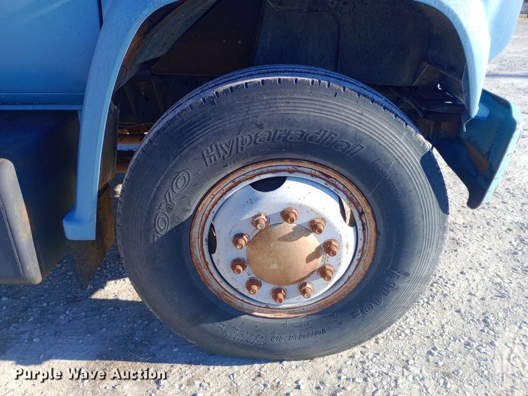 image for item EN8610 1989 Chevrolet  C70 Custom Deluxe dump truck