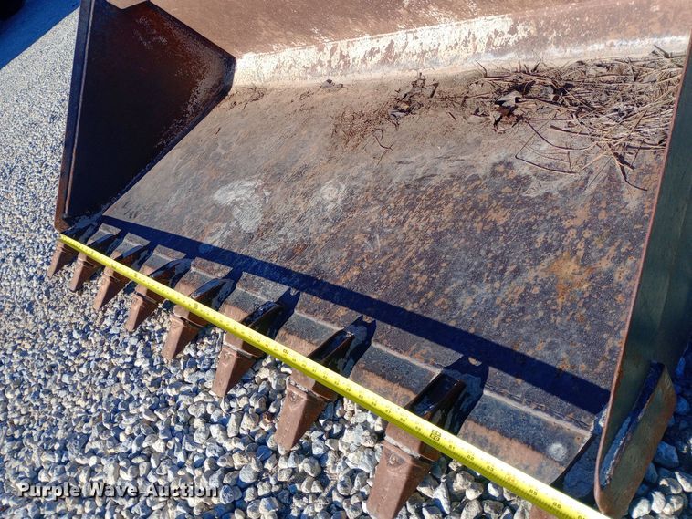 image for item EN8611 1997 Bobcat 763 skid steer loader