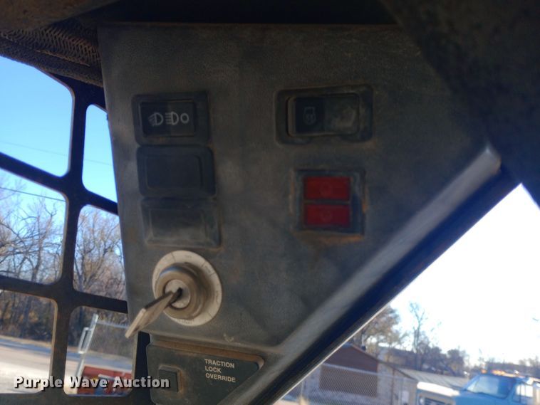 image for item EN8611 1997 Bobcat 763 skid steer loader