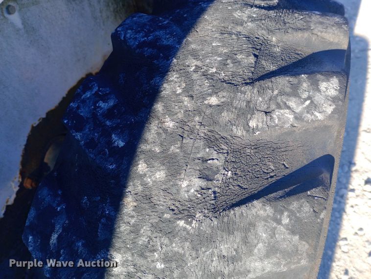 image for item EN8611 1997 Bobcat 763 skid steer loader