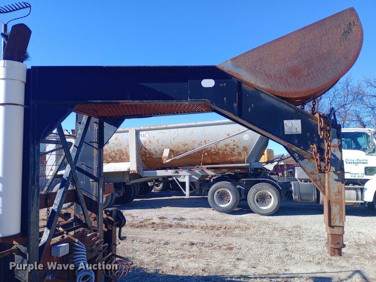 image for item EN8613 1997 Belshe equipment trailer