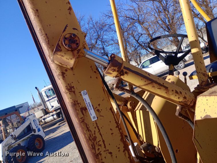 image for item EN8615 Allis-Chalmers 600 forklift