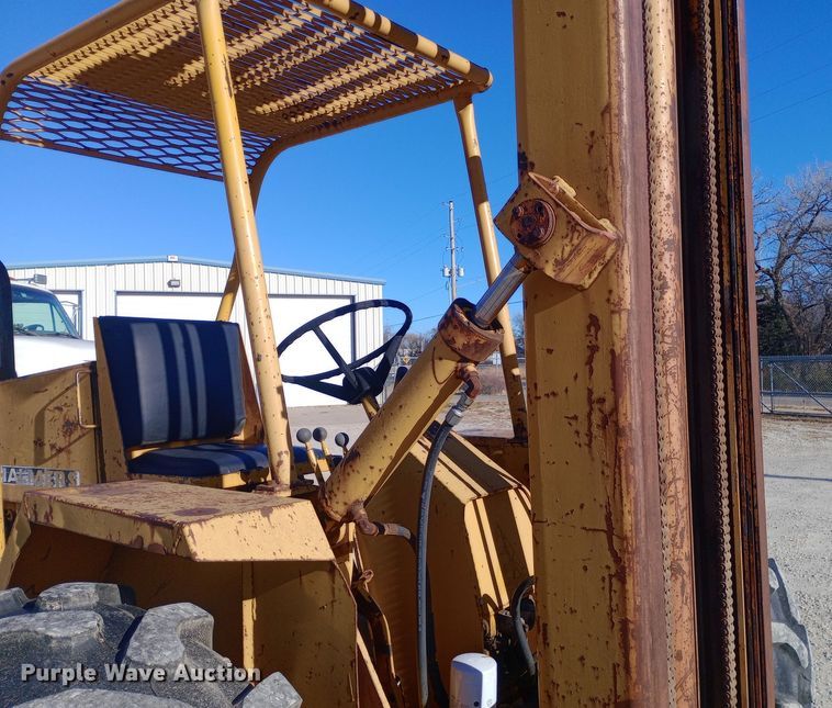 image for item EN8615 Allis-Chalmers 600 forklift