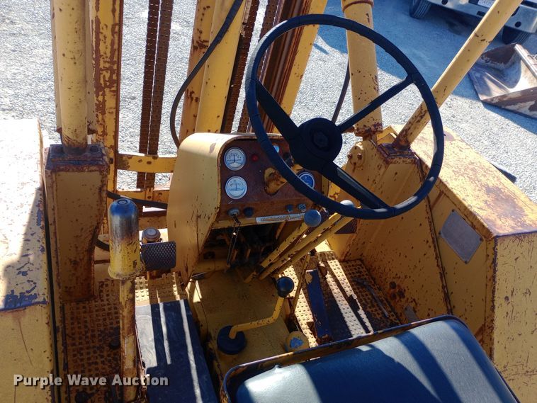 image for item EN8615 Allis-Chalmers 600 forklift