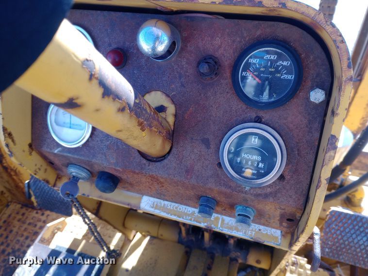 image for item EN8615 Allis-Chalmers 600 forklift