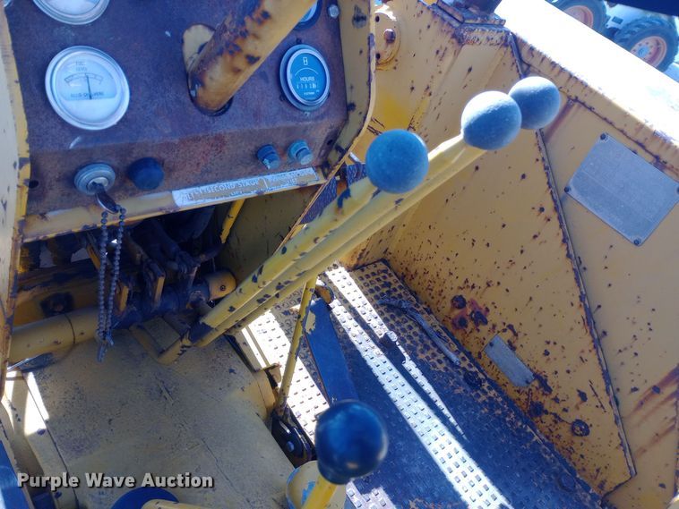 image for item EN8615 Allis-Chalmers 600 forklift