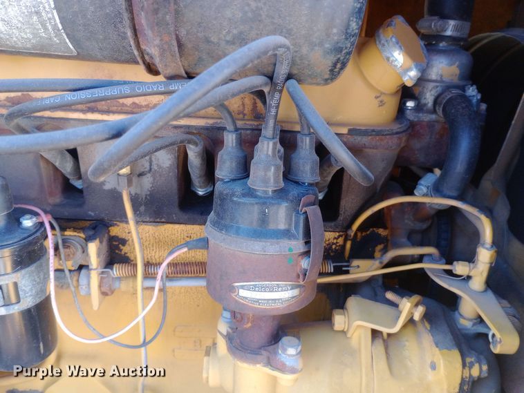 image for item EN8615 Allis-Chalmers 600 forklift