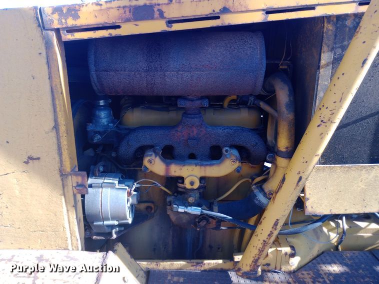 image for item EN8615 Allis-Chalmers 600 forklift