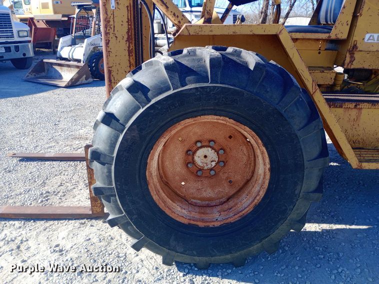 image for item EN8615 Allis-Chalmers 600 forklift