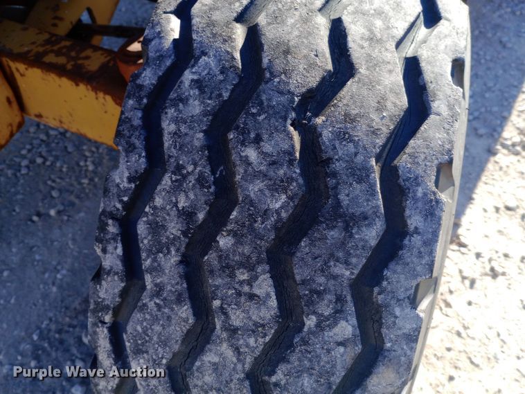 image for item EN8615 Allis-Chalmers 600 forklift