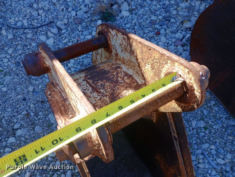 image for item EN8616 (4) backhoe buckets