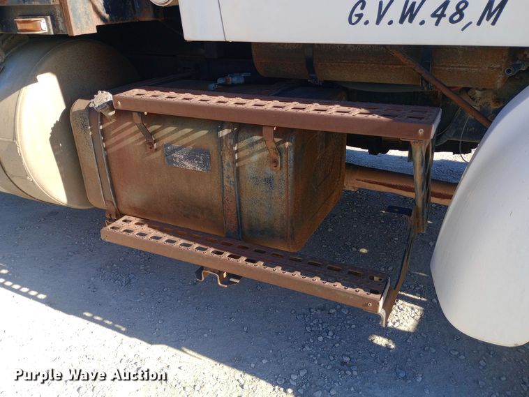 image for item EN8617 1998 Ford L8000 dump flatbed truck