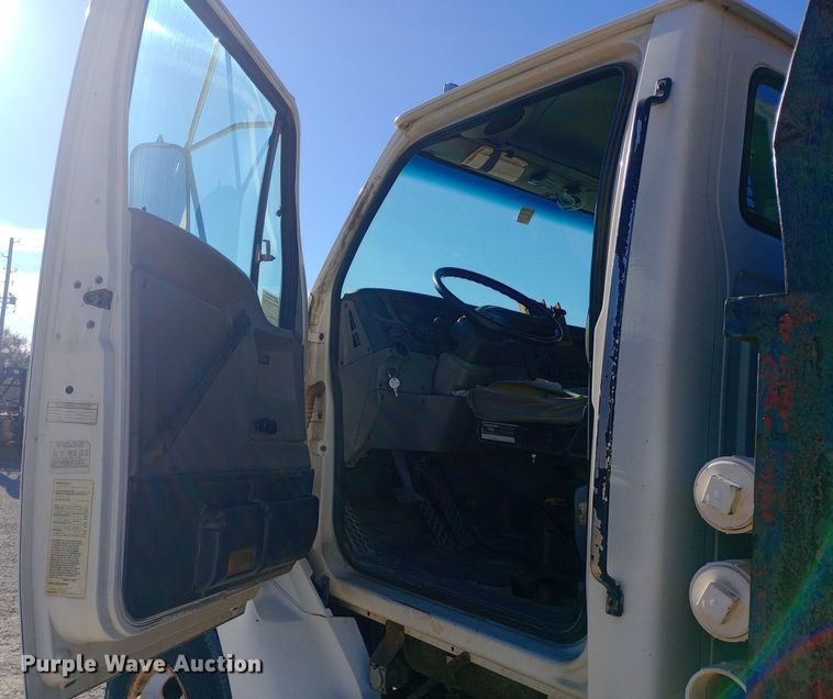 image for item EN8617 1998 Ford L8000 dump flatbed truck