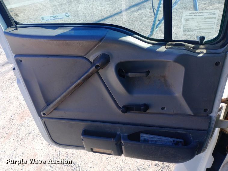 image for item EN8617 1998 Ford L8000 dump flatbed truck