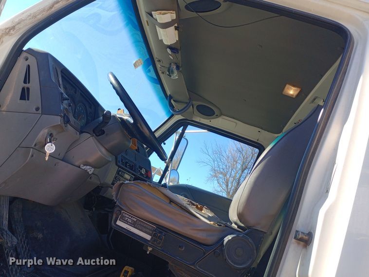 image for item EN8617 1998 Ford L8000 dump flatbed truck