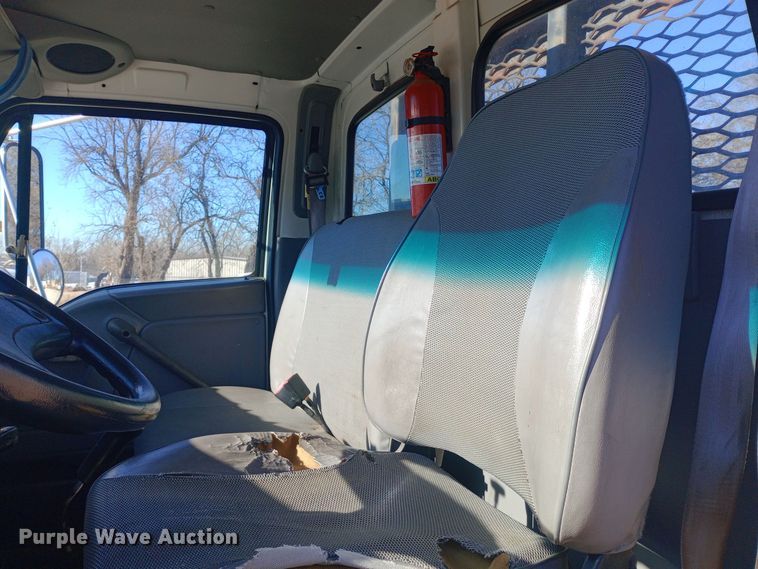 image for item EN8617 1998 Ford L8000 dump flatbed truck