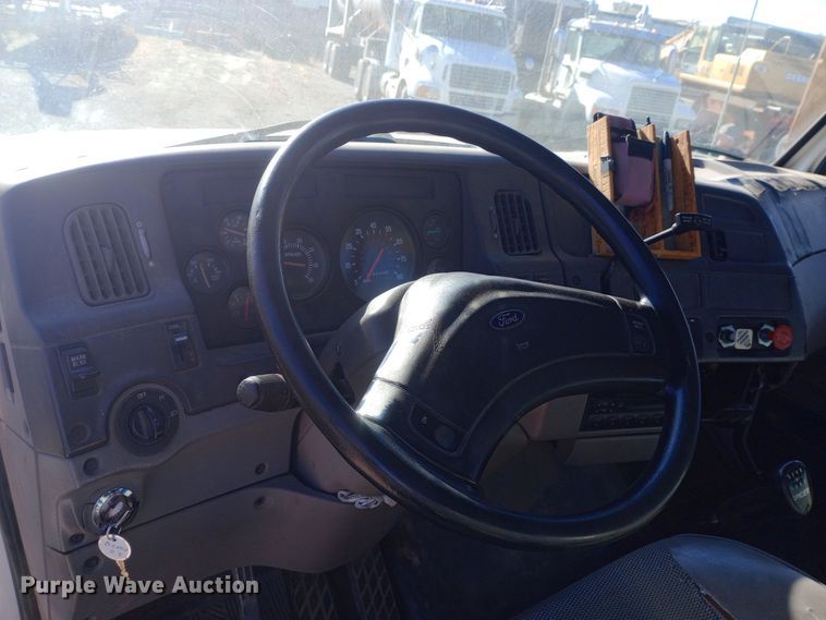 image for item EN8617 1998 Ford L8000 dump flatbed truck