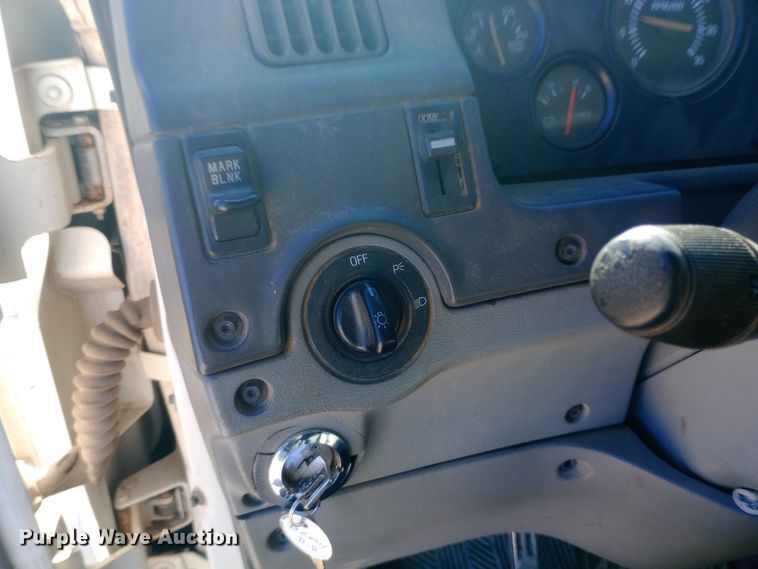 image for item EN8617 1998 Ford L8000 dump flatbed truck