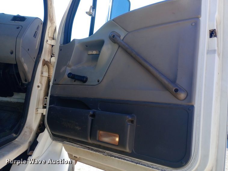 image for item EN8617 1998 Ford L8000 dump flatbed truck