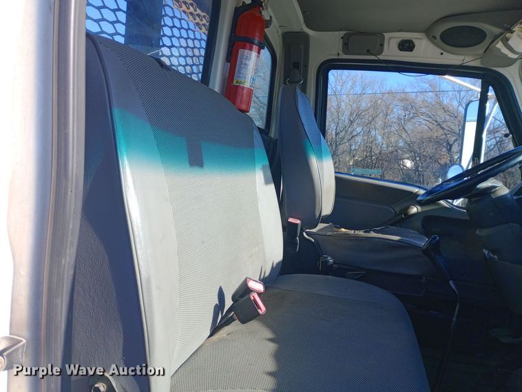 image for item EN8617 1998 Ford L8000 dump flatbed truck