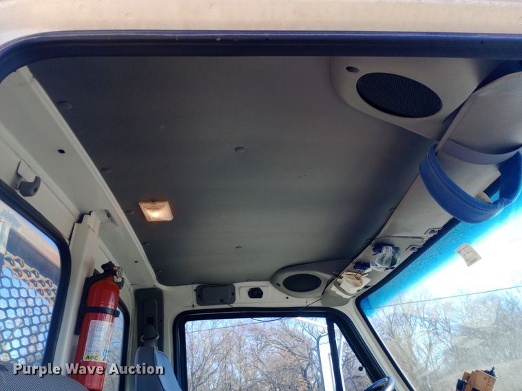 image for item EN8617 1998 Ford L8000 dump flatbed truck