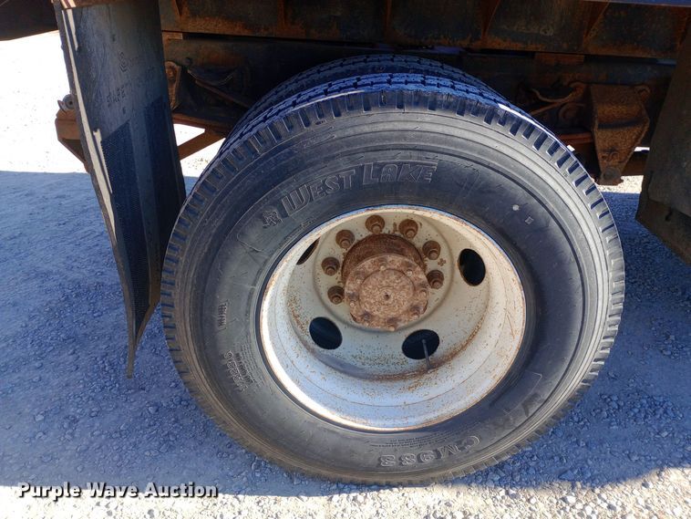 image for item EN8617 1998 Ford L8000 dump flatbed truck