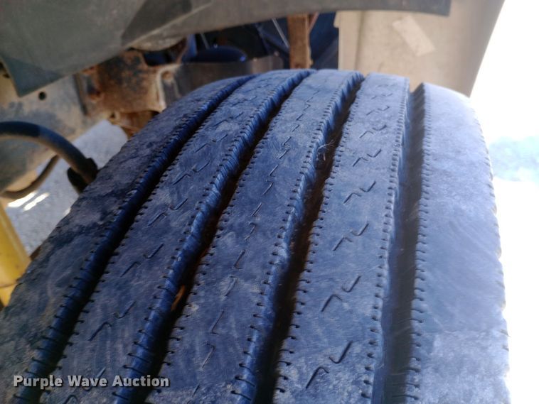 image for item EN8617 1998 Ford L8000 dump flatbed truck