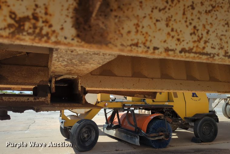 image for item EQ2266 2008 Construction Trailer Specialist  BDT-40 bottom dump trailer