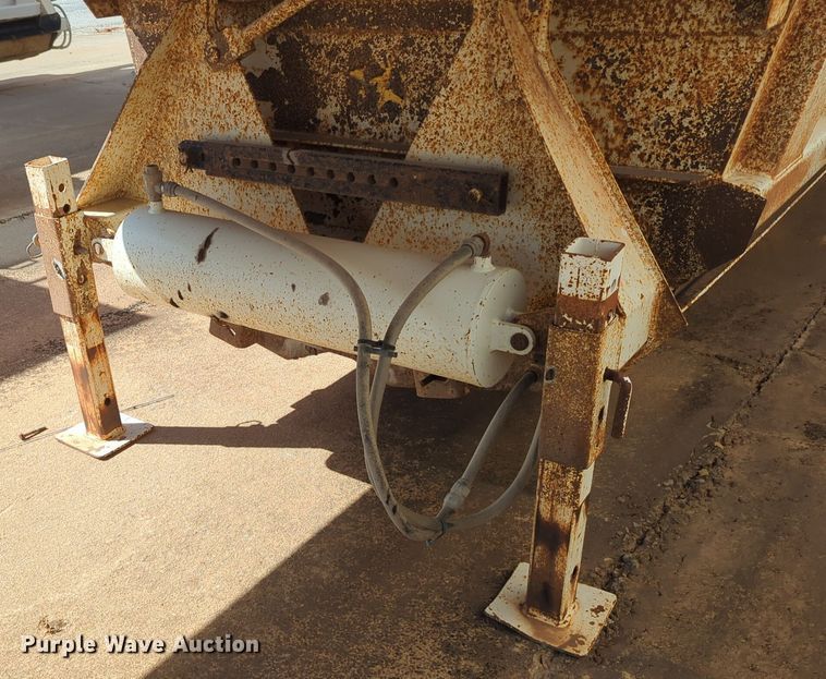 image for item EQ2266 2008 Construction Trailer Specialist  BDT-40 bottom dump trailer