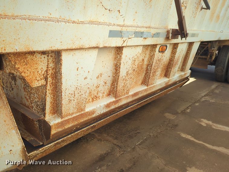 image for item EQ2266 2008 Construction Trailer Specialist  BDT-40 bottom dump trailer