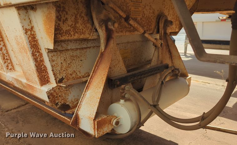 image for item EQ2266 2008 Construction Trailer Specialist  BDT-40 bottom dump trailer