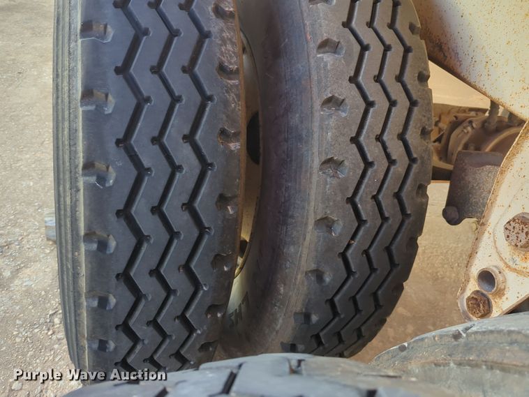 image for item EQ2267 2002 CPS bottom dump trailer