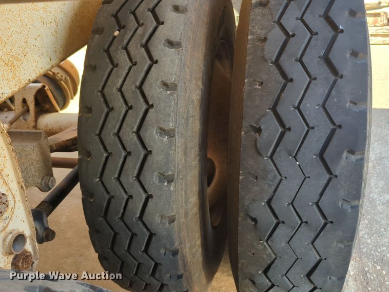 image for item EQ2267 2002 CPS bottom dump trailer