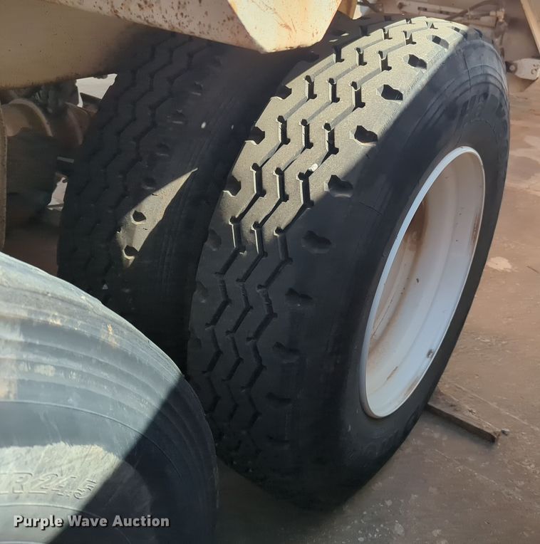 image for item EQ2267 2002 CPS bottom dump trailer