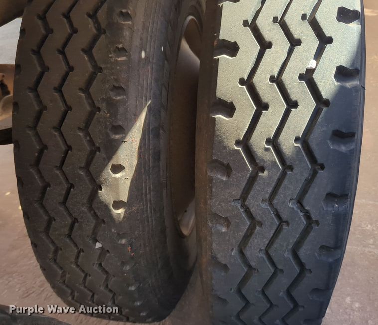 image for item EQ2267 2002 CPS bottom dump trailer