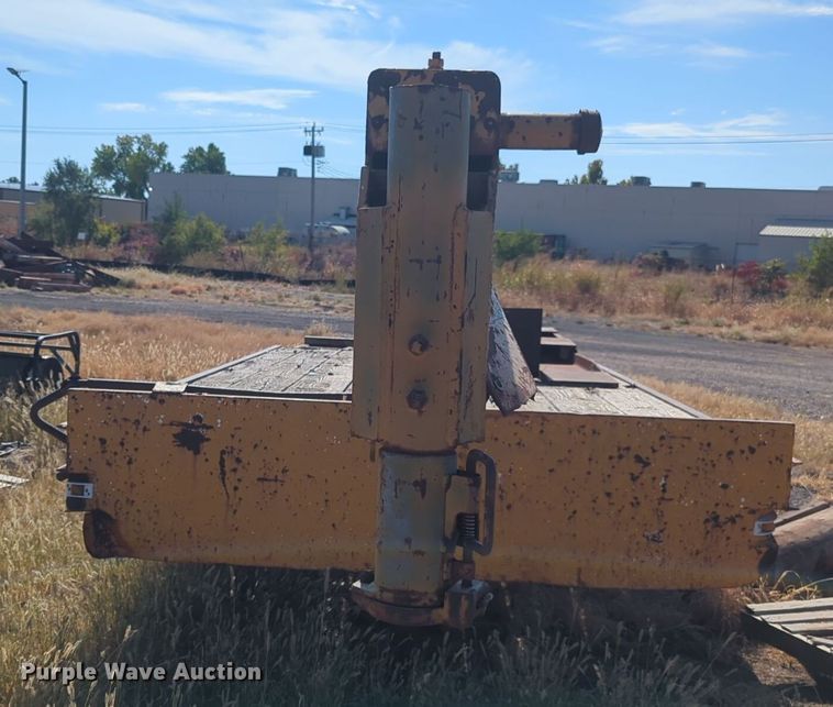 image for item EQ2378 1977 Trail King equipment trailer