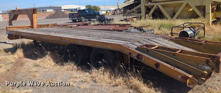 image for item EQ2378 1977 Trail King equipment trailer