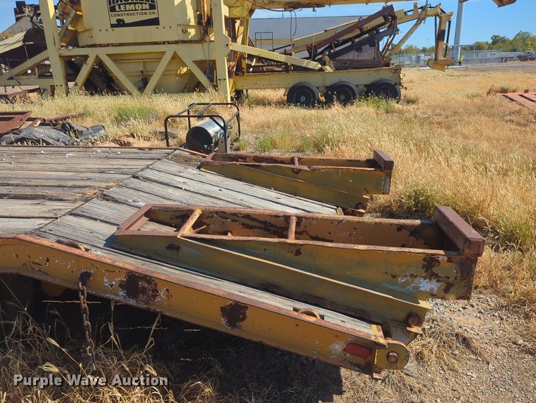 image for item EQ2378 1977 Trail King equipment trailer