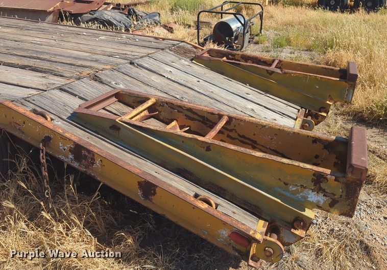 image for item EQ2378 1977 Trail King equipment trailer