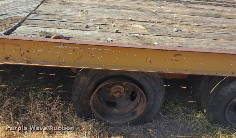 image for item EQ2378 1977 Trail King equipment trailer