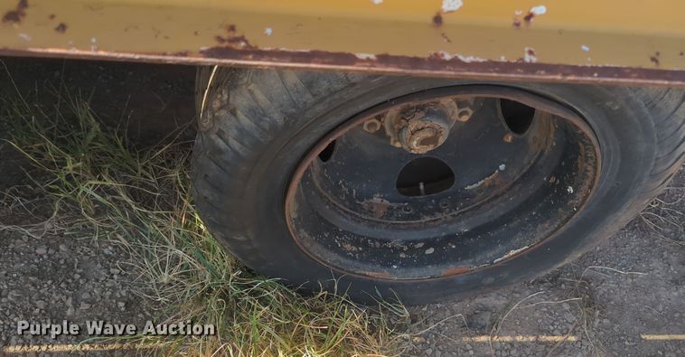 image for item EQ2378 1977 Trail King equipment trailer