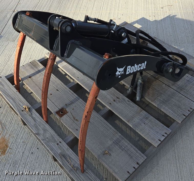 image for item EQ2523 Bobcat utility grapple