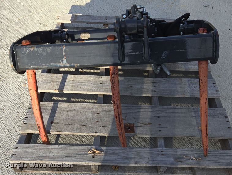 image for item EQ2523 Bobcat utility grapple