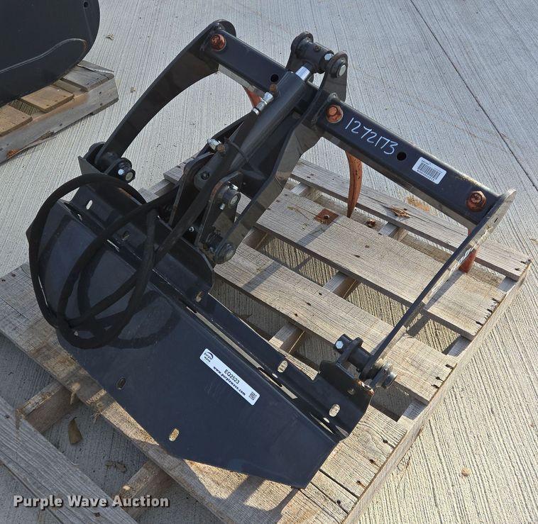 image for item EQ2523 Bobcat utility grapple