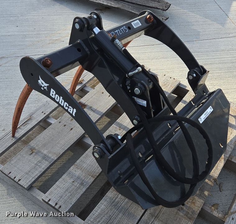 image for item EQ2523 Bobcat utility grapple