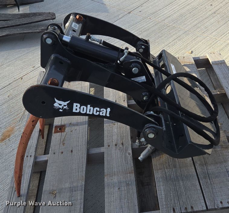 image for item EQ2523 Bobcat utility grapple