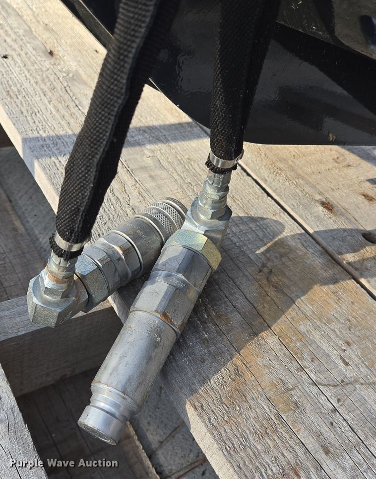 image for item EQ2523 Bobcat utility grapple